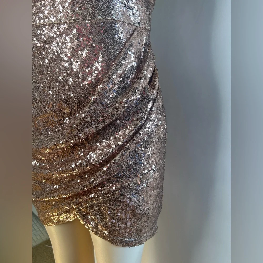 NWT De Novo Women’s Sequin Rose Gold Dress. Size M - Picture 15 of 16